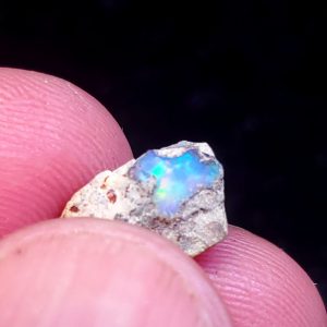 Precious opal 2.3ct