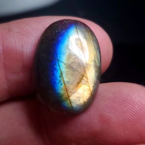 Labradorite cabochon J