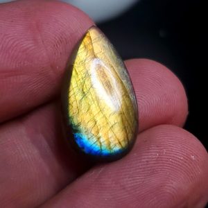 Labradorite cabochon C