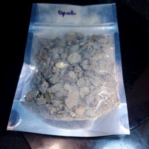 Precious opal small ore chips