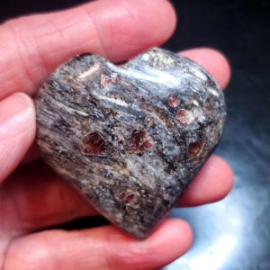 Garnet heart E