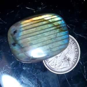 Labradorite cabochon J