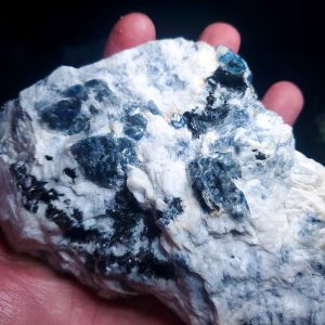 Large sapphire specimen B